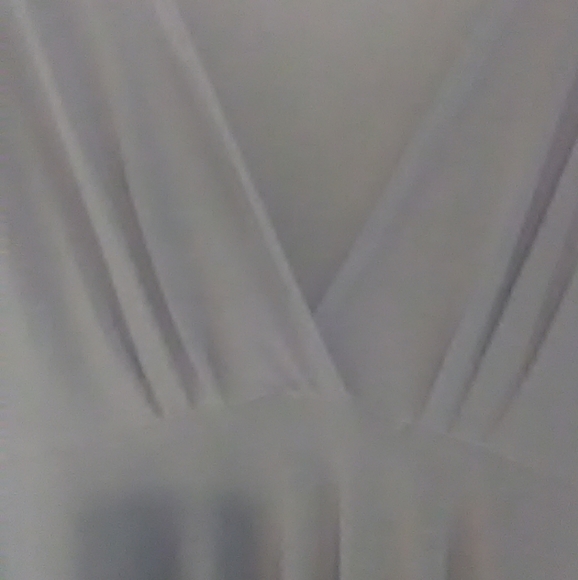 Black v-neck pleated top - Picture 3 of 3